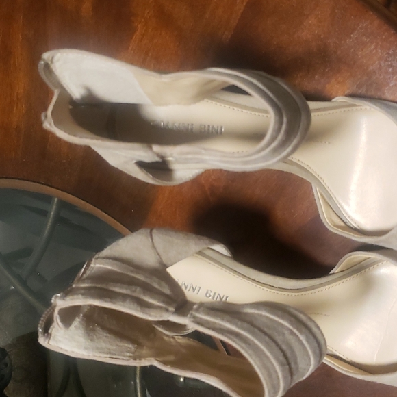 Pumps - Picture 6 of 6